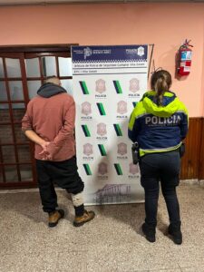 Aprehendido tras ser detectado por las cámaras merodeando e intentando abrir vehículos