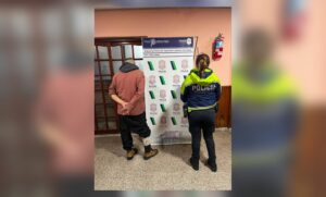 Aprehendido tras ser detectado por las cámaras merodeando e intentando abrir vehículos