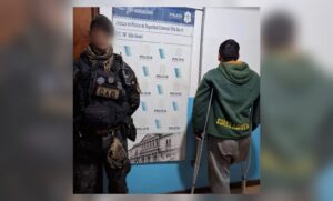 Dos aprehendidos tras ser sorprendidos durante un robo