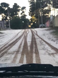 ❄️ NEVÓ EN VILLA GESELL ️ Una débil nevada sorprendió durante la mañana de este jueves a Villa Gesell